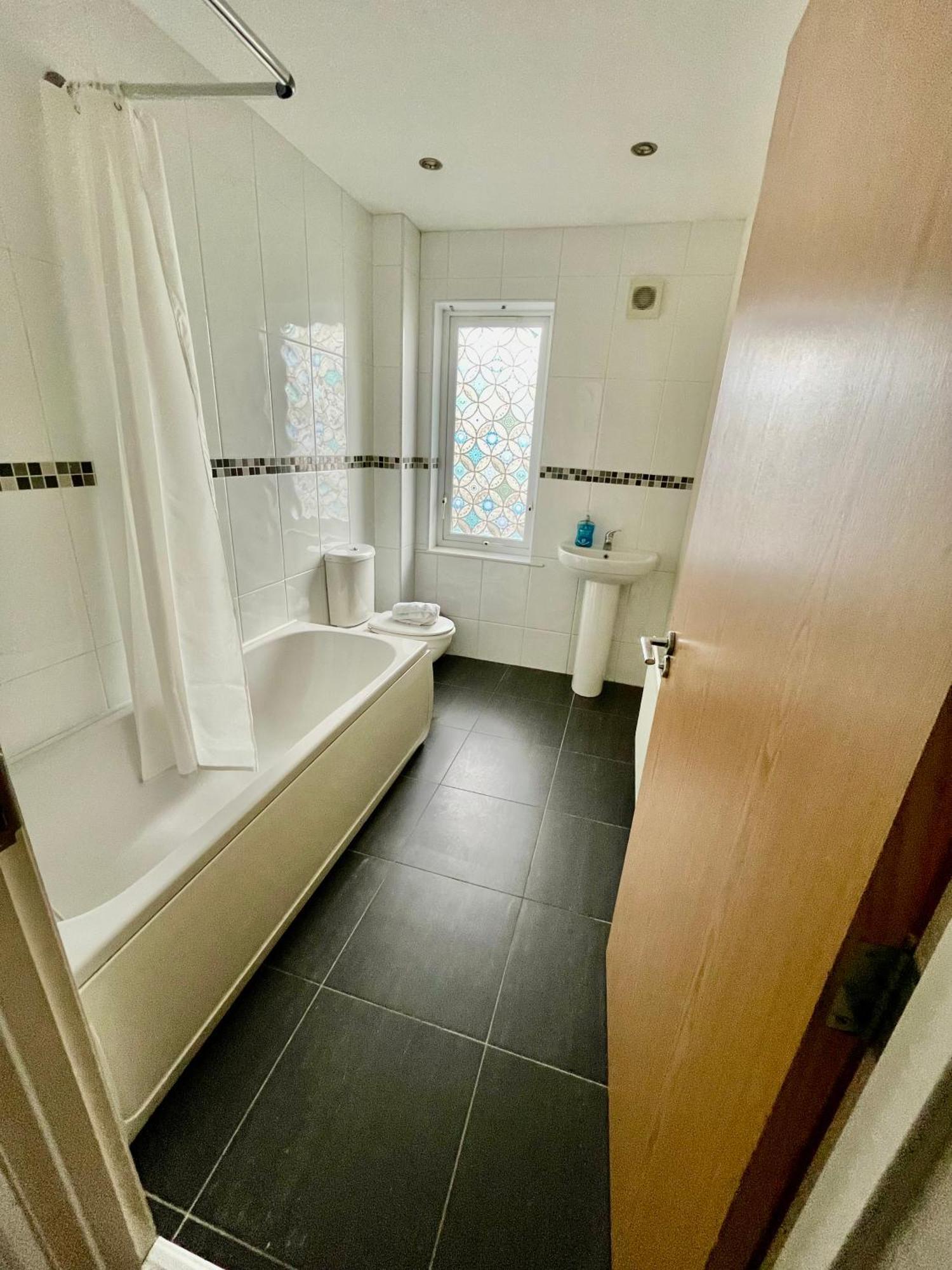 2 Bedroom City-Centre Apartment With Free Parking Belfast Extérieur photo